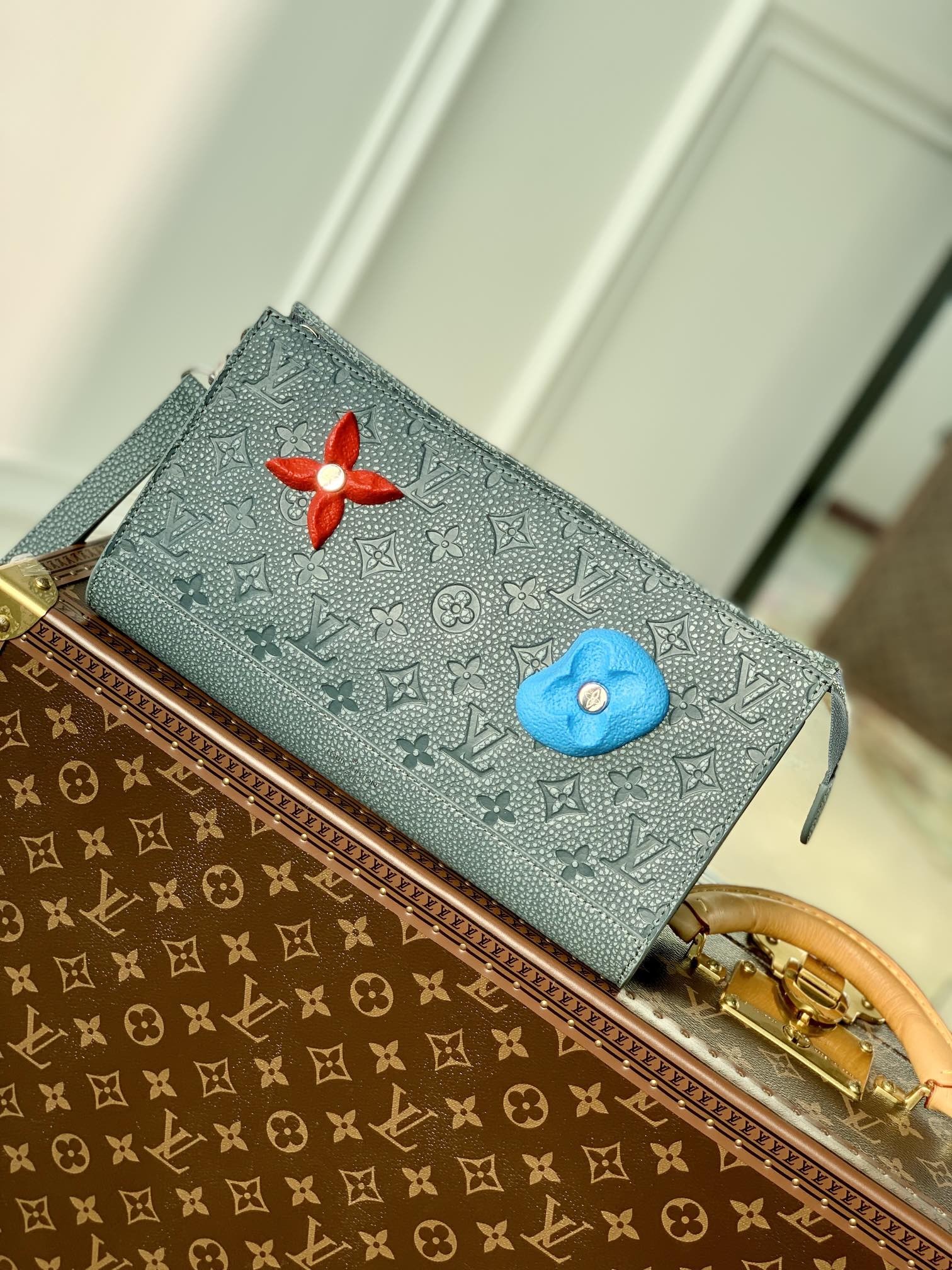 Louis Vuitton M81556 Pou